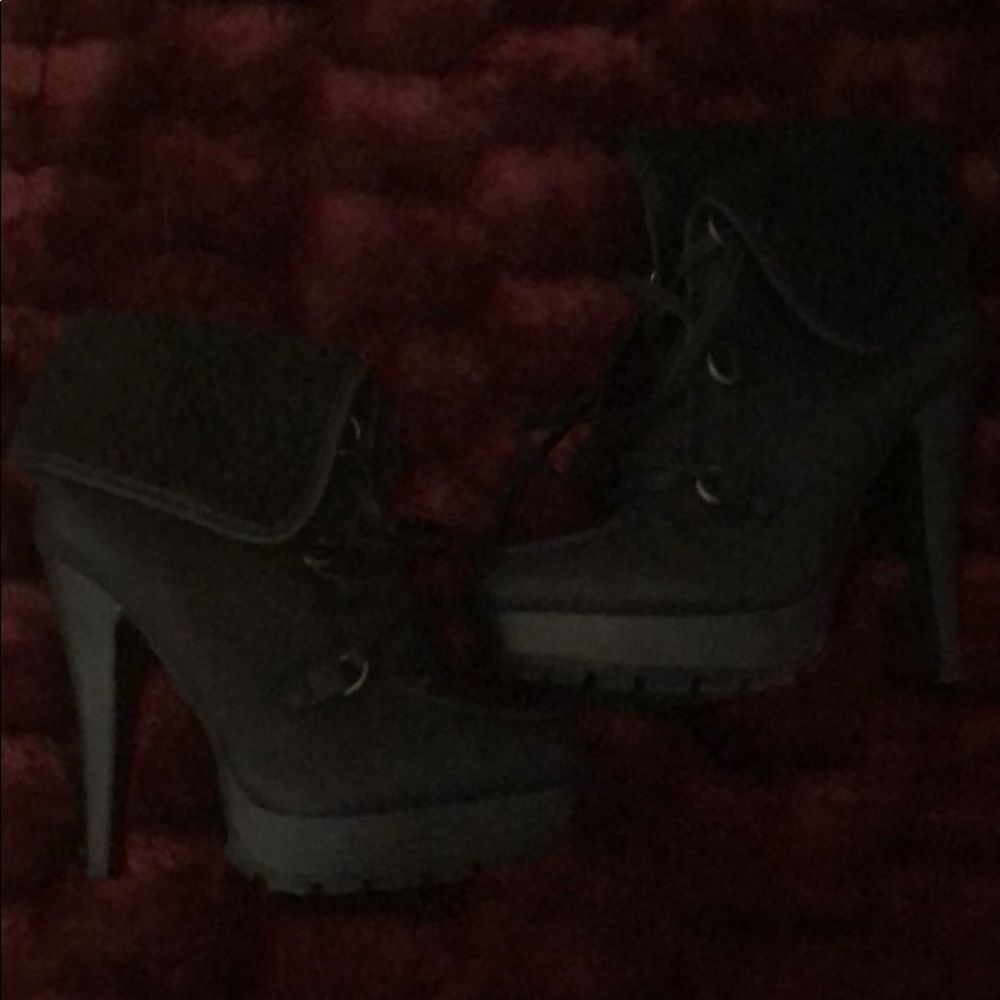 Heel boots size 9 women’s